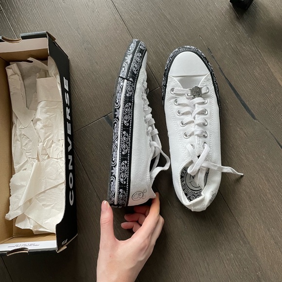 Miley Cyrus Low Top Converse - Picture 1 of 5